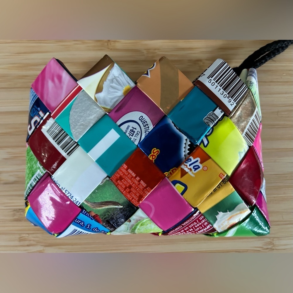 Card holder wristlet made of candy wrappers from Mexico - Picture 2 of 3